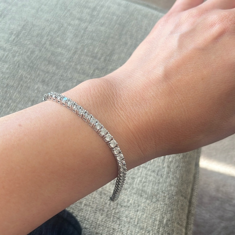 La fonn tennis bracelet 7.00”